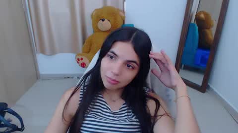 Snapshot of elenna_hotx chatting on February 18, 2025, 5:42 pm agnes online show from February 18, 2025, 5:42 pm