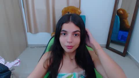 Snapshot of elenna_hotx chatting on February 19, 2025, 11:25 pm agnes online show from February 19, 2025, 11:25 pm