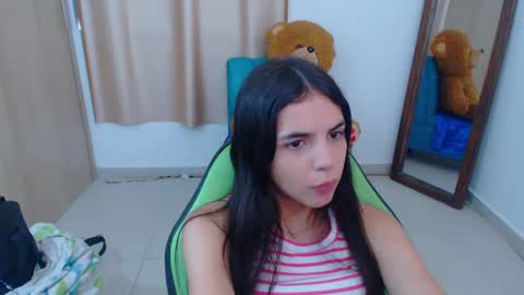 Snapshot of elenna_hotx chatting on February 21, 2025, 5:42 pm agnes online show from February 21, 2025, 5:42 pm