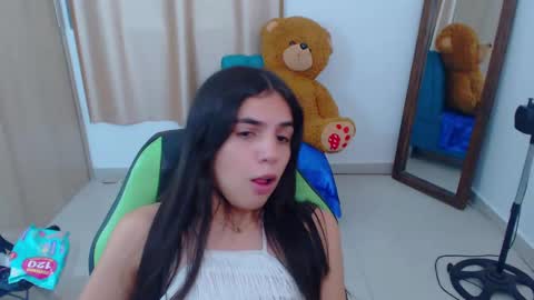 Snapshot of elenna_hotx chatting on February 21, 2025, 10:37 pm agnes online show from February 21, 2025, 10:37 pm