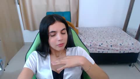 Snapshot of elenna_hotx chatting on March 2, 2025, 12:42 am agnes online show from March 2, 2025, 12:42 am