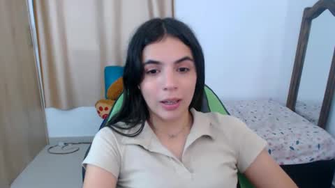 Snapshot of elenna_hotx chatting on March 5, 2025, 9:15 pm agnes online show from March 5, 2025, 9:15 pm