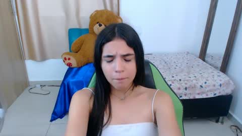 Snapshot of elenna_hotx chatting on March 6, 2025, 9:20 pm agnes online show from March 6, 2025, 9:20 pm