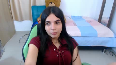 Snapshot of elenna_hotx chatting on March 8, 2025, 6:26 pm agnes online show from March 8, 2025, 6:26 pm