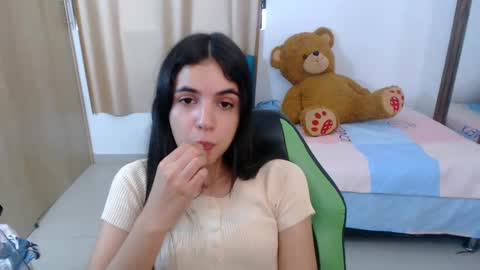 Snapshot of elenna_hotx chatting on March 11, 2025, 5:57 pm agnes online show from March 11, 2025, 5:57 pm