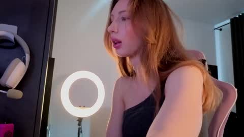Snapshot of elfiecollins chatting on May 19, 2026, 6:09 am Elfie online show from May 19, 2026, 6:09 am