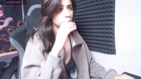 Elfy online show from November 15, 2025, 7:43 pm