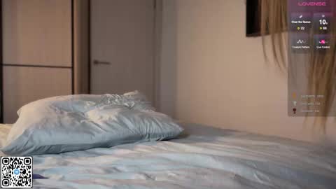 Elizabeth Lizi online show from November 24, 2025, 1:22 pm