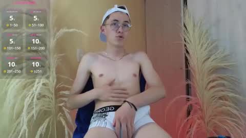 Snapshot of elian_cooper18 chatting on January 26, 2025, 2:08 pm Elian online show from January 26, 2025, 2:08 pm