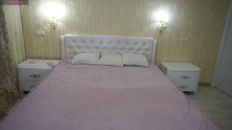 Luna online show from February 1, 2026, 10:52 pm