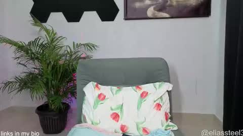 Snapshot of elias_steel1 chatting on October 19, 2025, 2:29 pm elias online show from October 19, 2025, 2:29 pm