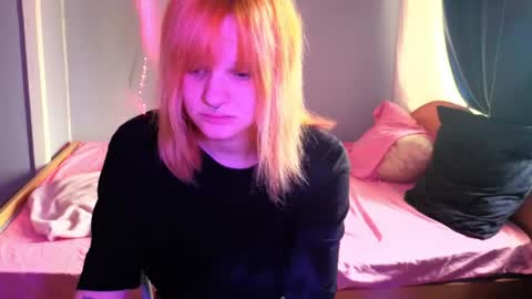 elieiza_xo online show from May 5, 2026, 9:28 am