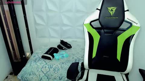 Snapshot of elii_797 chatting on December 11, 2024, 1:06 pm bby-santy online show from December 11, 2024, 1:06 pm