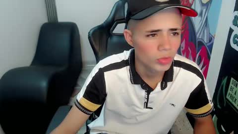 Snapshot of elii_797 chatting on January 21, 2025, 2:05 pm bby-santy online show from January 21, 2025, 2:05 pm