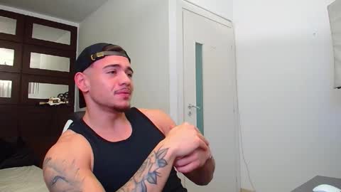 ElijahThorne online show from November 18, 2025, 5:23 am