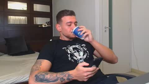 Snapshot of elijahthorne chatting on January 19, 2026, 5:11 am ElijahThorne online show from January 19, 2026, 5:11 am