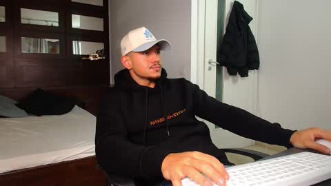 Snapshot of elijahthorne chatting on February 9, 2026, 5:44 am ElijahThorne online show from February 9, 2026, 5:44 am