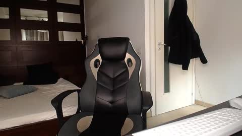 Snapshot of elijahthorne chatting on February 20, 2026, 8:05 am ElijahThorne online show from February 20, 2026, 8:05 am