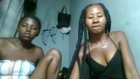 Snapshot of elina981 chatting on February 8, 2026, 9:40 pm elina981 online show from February 8, 2026, 9:40 pm