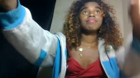 Snapshot of elina981 chatting on June 14, 2026, 7:27 pm elina981 online show from June 14, 2026, 7:27 pm