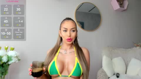 Snapshot of elinamoon_ chatting on May 7, 2026, 6:41 am Elina online show from May 7, 2026, 6:41 am