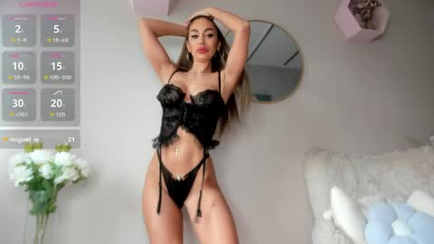 Snapshot of elinamoon_ chatting on May 9, 2026, 7:13 am Elina online show from May 9, 2026, 7:13 am