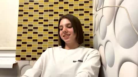 Elisa online show from October 15, 2025, 7:14 pm