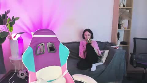 Snapshot of elira_vane chatting on June 24, 2026, 3:49 am Elira Vane online show from June 24, 2026, 3:49 am