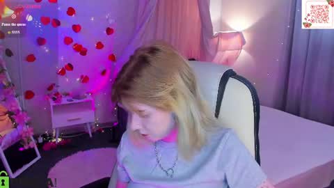 Snapshot of elira_vane chatting on July 8, 2026, 3:11 am Elira Vane online show from July 8, 2026, 3:11 am