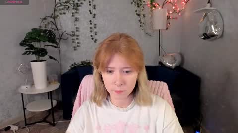 Snapshot of elira_vane chatting on July 13, 2026, 2:58 am Elira Vane online show from July 13, 2026, 2:58 am