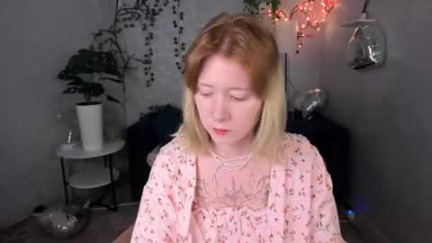 Snapshot of elira_vane chatting on July 15, 2026, 3:01 am Elira Vane online show from July 15, 2026, 3:01 am