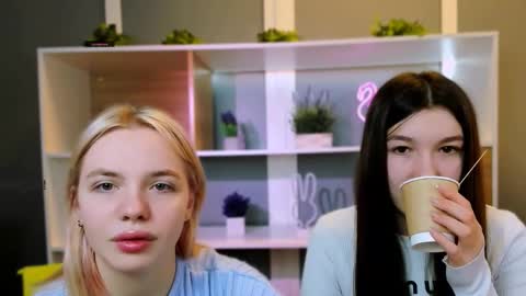 Snapshot of elis_sunny chatting on February 3, 2026, 6:22 am elis_sunny online show from February 3, 2026, 6:22 am