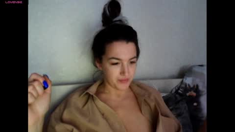 elisa_dove208 online show from November 6, 2025, 4:24 am