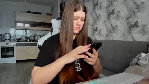 Aletta Oushen online show from December 5, 2025, 9:29 am