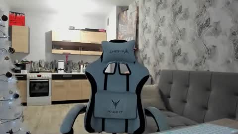 Aletta Oushen online show from December 23, 2025, 10:24 am