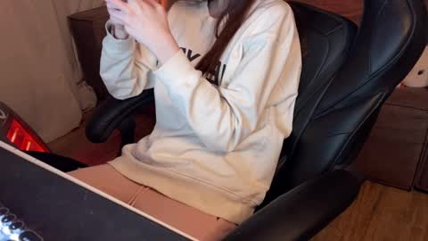 Snapshot of elisa_north chatting on March 2, 2025, 1:47 am Elisa North online show from March 2, 2025, 1:47 am