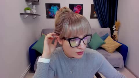 Snapshot of elisabethmills chatting on January 17, 2025, 7:49 pm Elisabeth online show from January 17, 2025, 7:49 pm