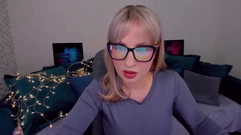 Snapshot of elisabethmills chatting on February 10, 2025, 4:47 pm Elisabeth online show from February 10, 2025, 4:47 pm