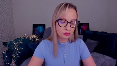 Snapshot of elisabethmills chatting on March 11, 2025, 2:29 pm Elisabeth online show from March 11, 2025, 2:29 pm