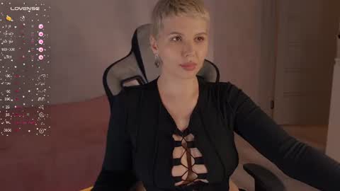Snapshot of elise_day chatting on June 17, 2026, 5:58 pm elise_day online show from June 17, 2026, 5:58 pm
