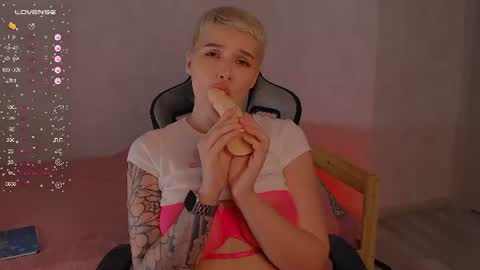 Snapshot of elise_day chatting on June 25, 2026, 2:10 pm elise_day online show from June 25, 2026, 2:10 pm