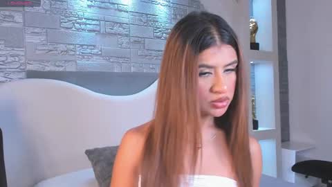 Snapshot of elise_diamond chatting on December 2, 2025, 8:37 pm Elise diamond online show from December 2, 2025, 8:37 pm