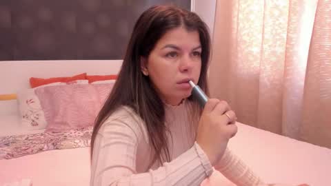 Snapshot of elisetyler89 chatting on October 22, 2025, 8:25 am Elly online show from October 22, 2025, 8:25 am