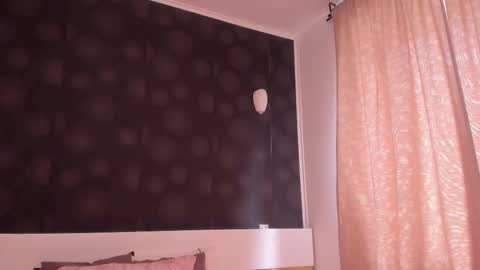 Snapshot of elisetyler89 chatting on November 18, 2025, 8:08 am Elly online show from November 18, 2025, 8:08 am