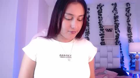 Snapshot of elisevalmont chatting on April 15, 2026, 3:46 am ELISE online show from April 15, 2026, 3:46 am