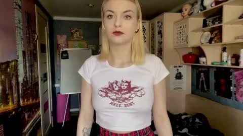 Kate online show from May 4, 2026, 10:11 am