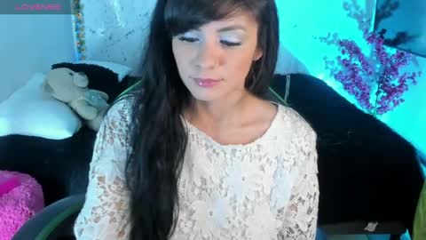 Snapshot of elissa_iris chatting on June 4, 2026, 2:17 am E L I S S A online show from June 4, 2026, 2:17 am