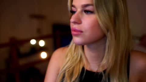 Snapshot of elister_alison chatting on September 26, 2025, 2:43 pm Sunflower  online show from September 26, 2025, 2:43 pm