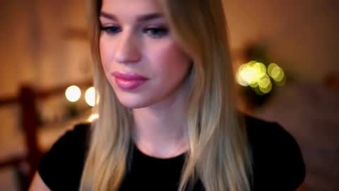 Snapshot of elister_alison chatting on October 1, 2025, 11:38 am Sunflower  online show from October 1, 2025, 11:38 am