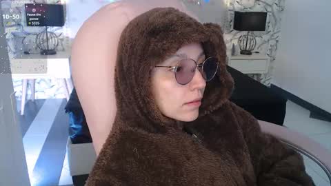 Eliza online show from November 16, 2025, 7:08 pm